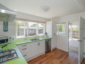The Doll's House - Whitianga Holiday Home -  - 1062386 - thumbnail photo 6