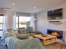 Central Water Views - Queentown Holiday Townhouse -  - 1062610 - thumbnail photo 4