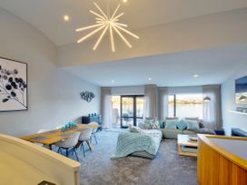 Central Water Views - Queentown Holiday Townhouse -  - 1062610 - thumbnail photo 5
