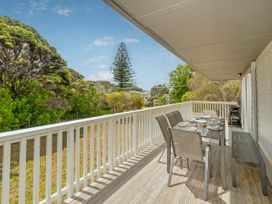 Recharge on Riverview - Cooks Beach Holiday Home -  - 1062810 - thumbnail photo 28