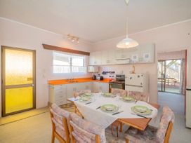 Cosy at Cooks - Cooks Beach Downstairs Unit -  - 1063796 - thumbnail photo 8