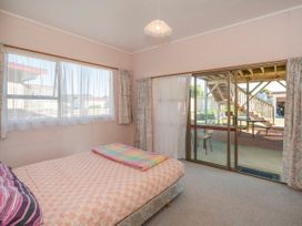 Cosy at Cooks - Cooks Beach Downstairs Unit -  - 1063796 - thumbnail photo 13