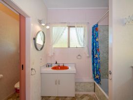 Cosy at Cooks - Cooks Beach Downstairs Unit -  - 1063796 - thumbnail photo 17