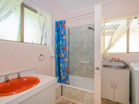 Cosy at Cooks - Cooks Beach Downstairs Unit -  - 1063796 - thumbnail photo 18