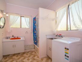 Cosy at Cooks - Cooks Beach Downstairs Unit -  - 1063796 - thumbnail photo 19