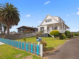 A Wave From It All - Waihi Beach Holiday Home -  - 1063798 - thumbnail photo 1
