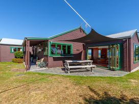 Lakeside Lodge - Tauranga Taupo Holiday Home -  - 1064942 - thumbnail photo 4