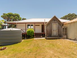 Poppy's Beach House - Beachfront Whangapoua Home -  - 1067295 - thumbnail photo 17