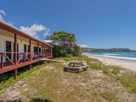 Poppy's Beach House - Beachfront Whangapoua Home -  - 1067295 - thumbnail photo 7