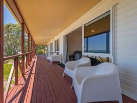 Poppy's Beach House - Beachfront Whangapoua Home -  - 1067295 - thumbnail photo 9