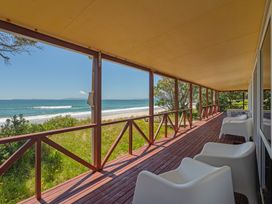 Poppy's Beach House - Beachfront Whangapoua Home -  - 1067295 - thumbnail photo 8