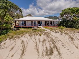 Poppy's Beach House - Beachfront Whangapoua Home -  - 1067295 - thumbnail photo 5