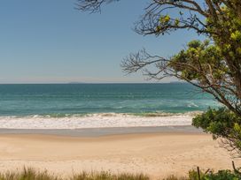 Poppy's Beach House - Beachfront Whangapoua Home -  - 1067295 - thumbnail photo 12