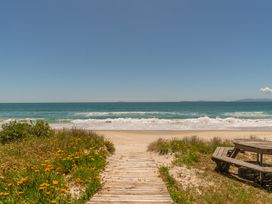 Poppy's Beach House - Beachfront Whangapoua Home -  - 1067295 - thumbnail photo 4