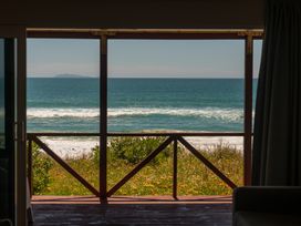 Poppy's Beach House - Beachfront Whangapoua Home -  - 1067295 - thumbnail photo 10