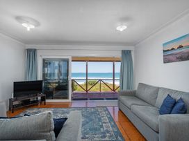Poppy's Beach House - Beachfront Whangapoua Home -  - 1067295 - thumbnail photo 21