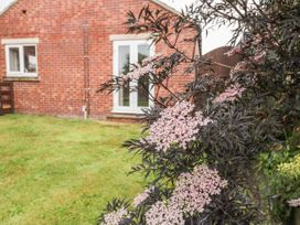 Dove Cottage - North Yorkshire (incl. Whitby) - 1069655 - thumbnail photo 2
