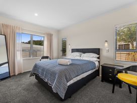 Home Sweet Home - Mt Maunganui Holiday Home -  - 1070273 - thumbnail photo 5