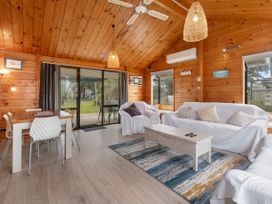 Bream Bay Sands - Ruakaka Holiday Home -  - 1071583 - thumbnail photo 9