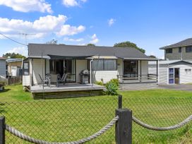 Bream Bay Sands - Ruakaka Holiday Home -  - 1071583 - thumbnail photo 17