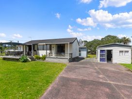 Bream Bay Sands - Ruakaka Holiday Home -  - 1071583 - thumbnail photo 18