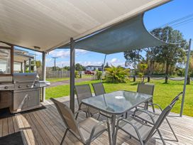 Bream Bay Sands - Ruakaka Holiday Home -  - 1071583 - thumbnail photo 1