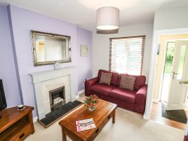 Roecliffe - North Yorkshire (incl. Whitby) - 1072244 - thumbnail photo 2