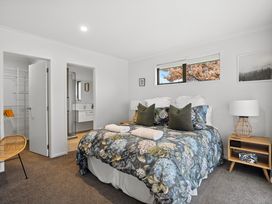 Alpha'N'est - Cromwell Holiday Home -  - 1072414 - thumbnail photo 8