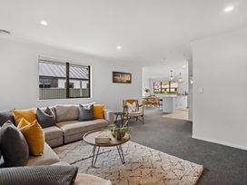 Alpha'N'est - Cromwell Holiday Home -  - 1072414 - thumbnail photo 1