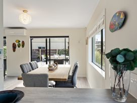 Oceanbeach Rendezvous - Mt Maunganui Holiday Home -  - 1072873 - thumbnail photo 7