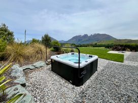 A Remarkable Stay - Jack's Point Holiday Home -  - 1074470 - thumbnail photo 32