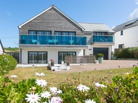 5 bedroom Cottage for rent in Praa Sands
