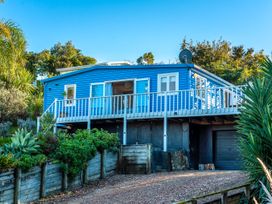 The Butterfly Bach - Surfdale Holiday Home -  - 1076533 - thumbnail photo 1