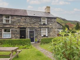 2 bedroom Cottage for rent in Tywyn