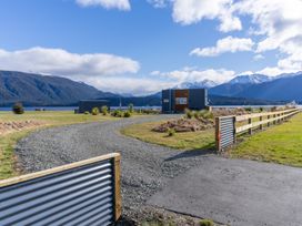 Tiny Piece of Paradise - Te Anau Tiny House -  - 1079033 - thumbnail photo 6