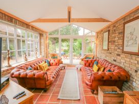 Coronation Cottage - Norfolk - 1079613 - thumbnail photo 3