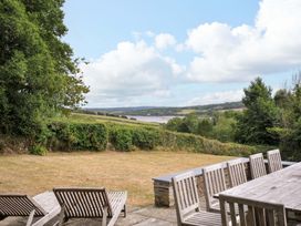 5 bedroom Cottage for rent in Rock