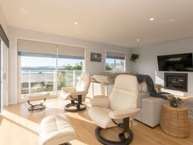Luxury Lookout - Cable Bay Holiday Home -  - 1082171 - thumbnail photo 5