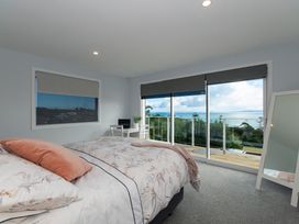 Luxury Lookout - Cable Bay Holiday Home -  - 1082171 - thumbnail photo 12