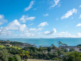 Luxury Lookout - Cable Bay Holiday Home -  - 1082171 - thumbnail photo 2