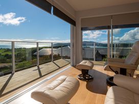 Luxury Lookout - Cable Bay Holiday Home -  - 1082171 - thumbnail photo 4