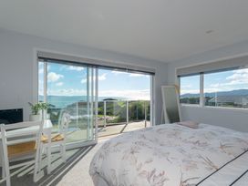 Luxury Lookout - Cable Bay Holiday Home -  - 1082171 - thumbnail photo 13