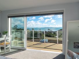 Luxury Lookout - Cable Bay Holiday Home -  - 1082171 - thumbnail photo 14