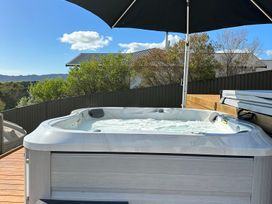 Luxury Lookout - Cable Bay Holiday Home -  - 1082171 - thumbnail photo 3