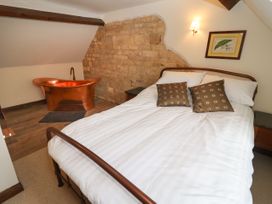 The Old Coach House - Cotswolds - 1083098 - thumbnail photo 3