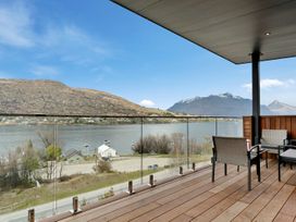 Lakeside Bliss - Queenstown Holiday Home -  - 1083761 - thumbnail photo 18
