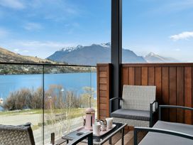 Lakeside Bliss - Queenstown Holiday Home -  - 1083761 - thumbnail photo 19
