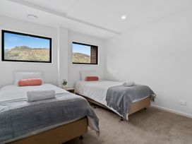 Lakeside Bliss - Queenstown Holiday Home -  - 1083761 - thumbnail photo 13