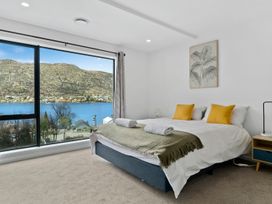 Lakeside Bliss - Queenstown Holiday Home -  - 1083761 - thumbnail photo 10