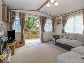 6 Lakeview - Norfolk - 1083856 - thumbnail photo 4